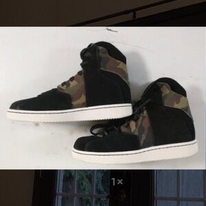 EXCELLENT Nike Air Jordan’s 7 Black Suede and Green Camouflage Hightops